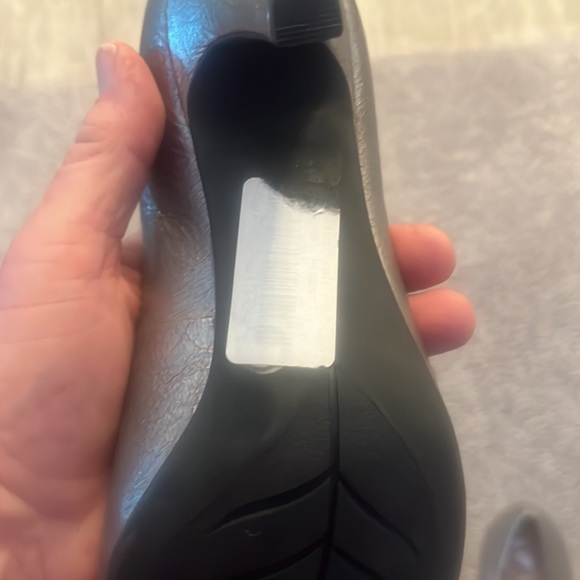 Ladies grey pumps 8M net - Picture 3 of 4